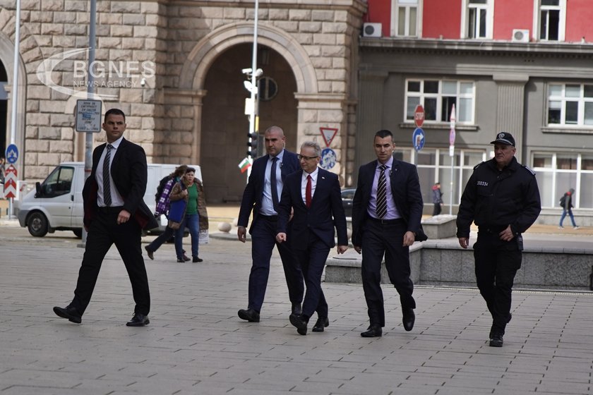 „Продължаваме промяната“ избира нови органи на управление и пита своите за листата за евродепутати
