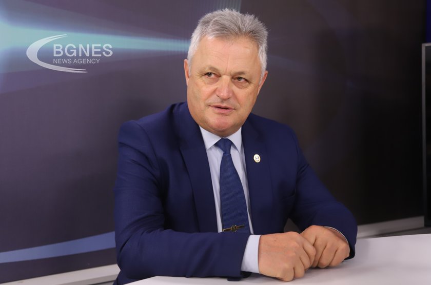 Вицеадмирал Манушев за отвлечения кораб: Опасен прецедент, конфликтът влиза в морските пространства