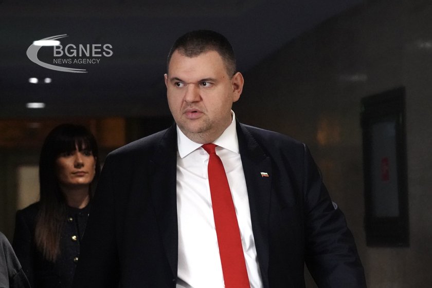 Пеевски алармира за мрежа от проруски ботове, оперираща в България