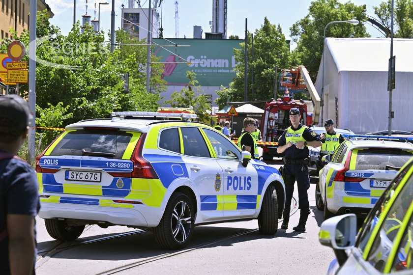 Една жертва и седем ранени при дерайлиране на увеселително влакче в Швеция