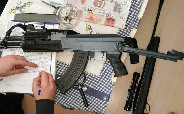 6 задържани при спецоперация за незаконно оръжие в Казанлъшко