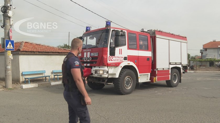 Голям пожар гори край три села в Бургаско, засегната е къща