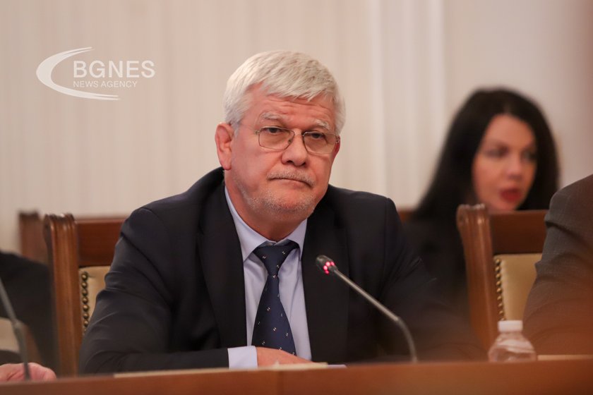 Вътев: Търсим пари за подпомагане на земеделците вследствие на войната в Украйна