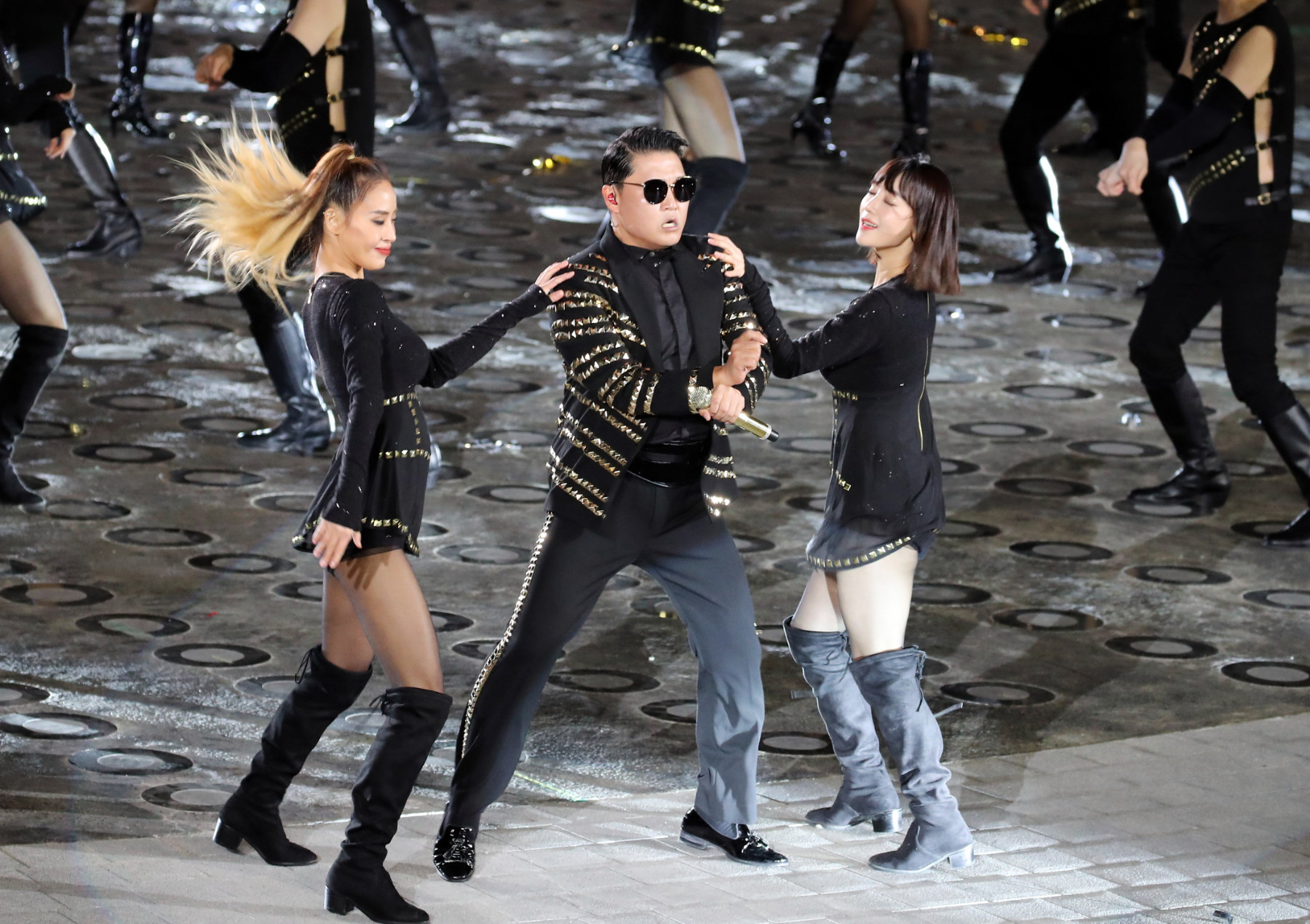 В Южна Корея махат "Gangnam Style" от плейлистите във фитнесите