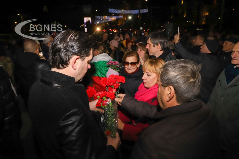 Протест придружава демонтажа на Паметника на съветската армия
