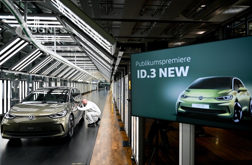 Продажбите на електрически автомобили в ЕС за първи път надхвърлиха 20%