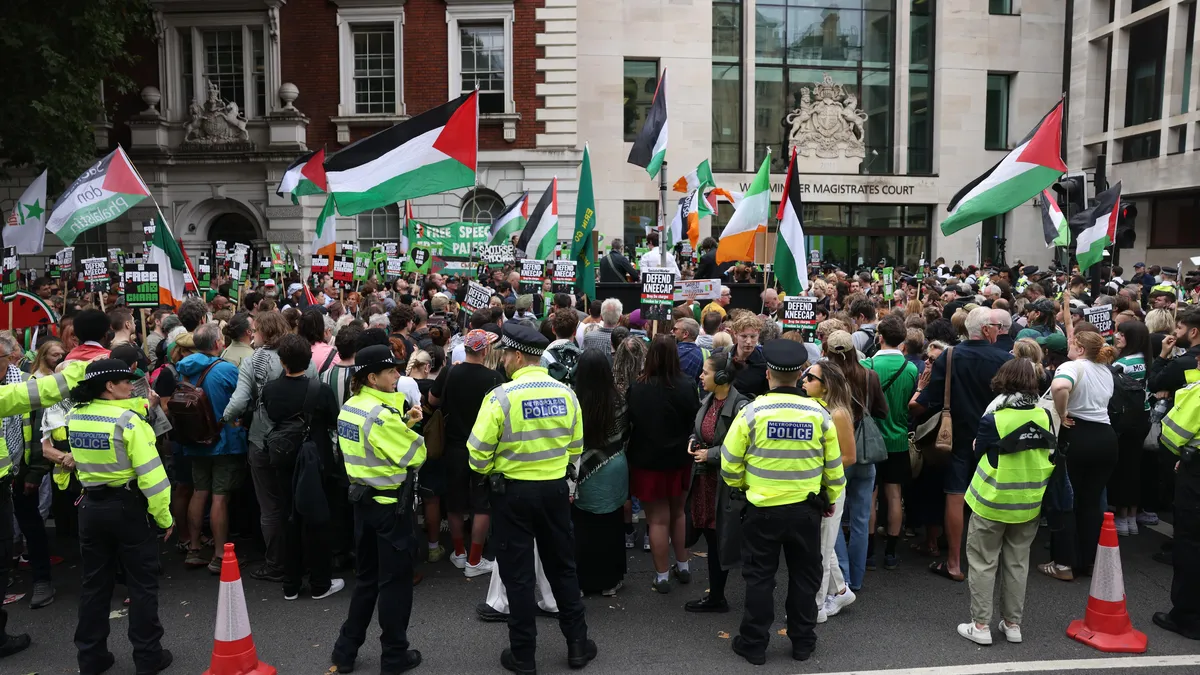 67 души обвинени в подкрепа на Palestine Action в Лондон