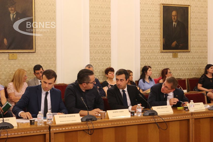 Комисията по Бюджет и финанси отхвърли предложението на ГЕРБ - СДС за отмяна на дерогацията за покупка на руски петрол от Лукойл 