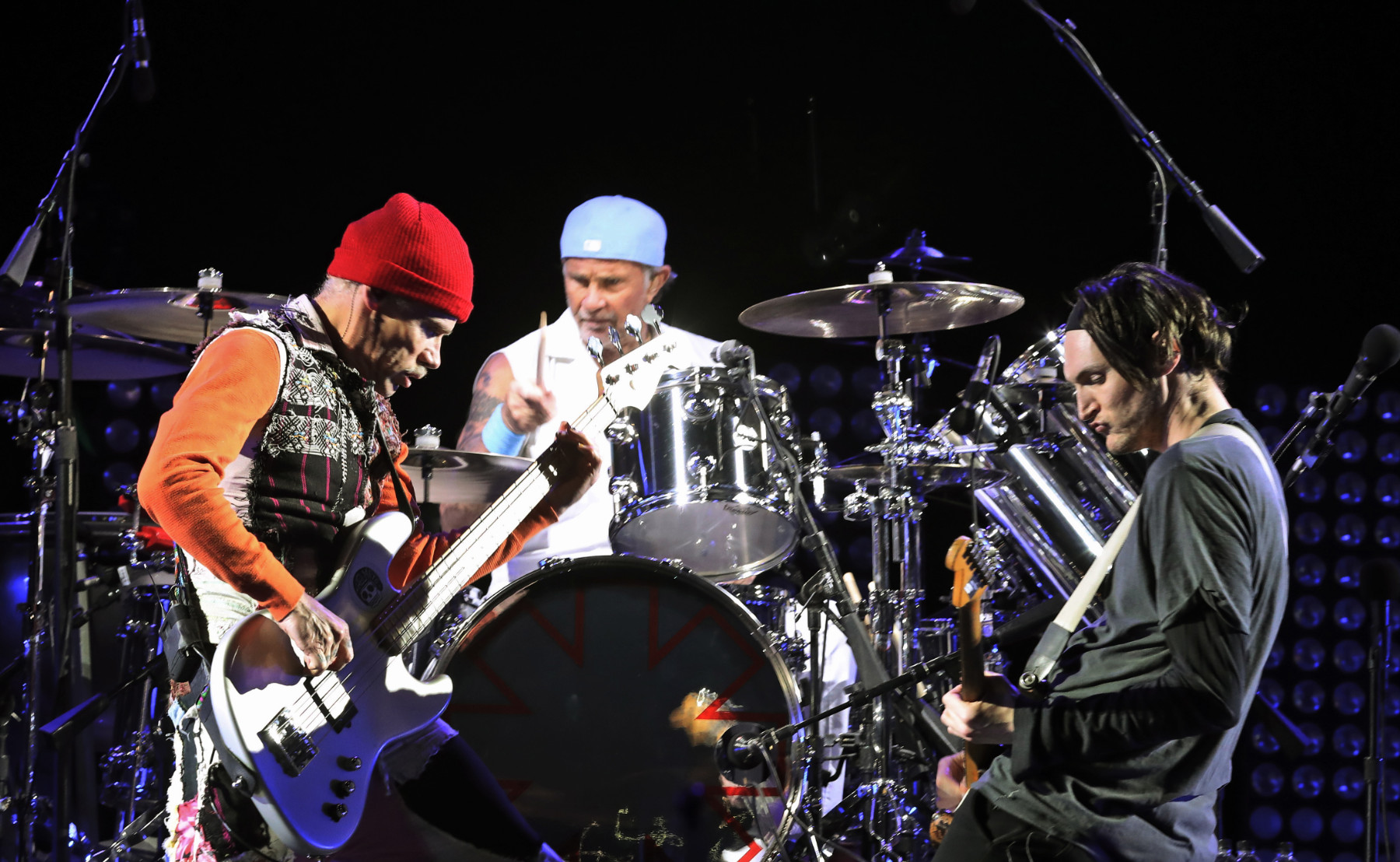 За 150 млн. долара Red Hot Chili Peppers продадоха песните си