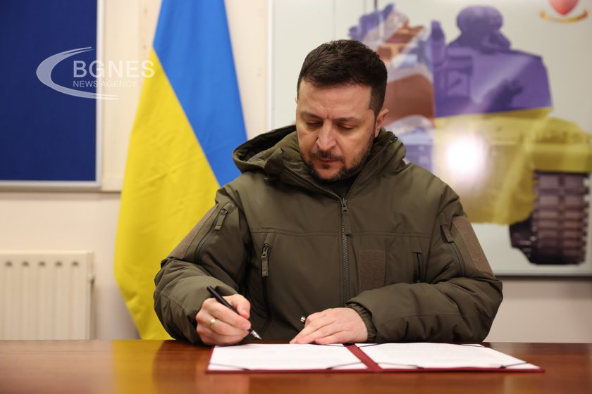 Зеленски обнародва закон за военната мобилизация