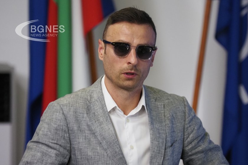 Бербатов: Призовавам ТР да изиска Касабов да бъде вписан като представляващ БФС
