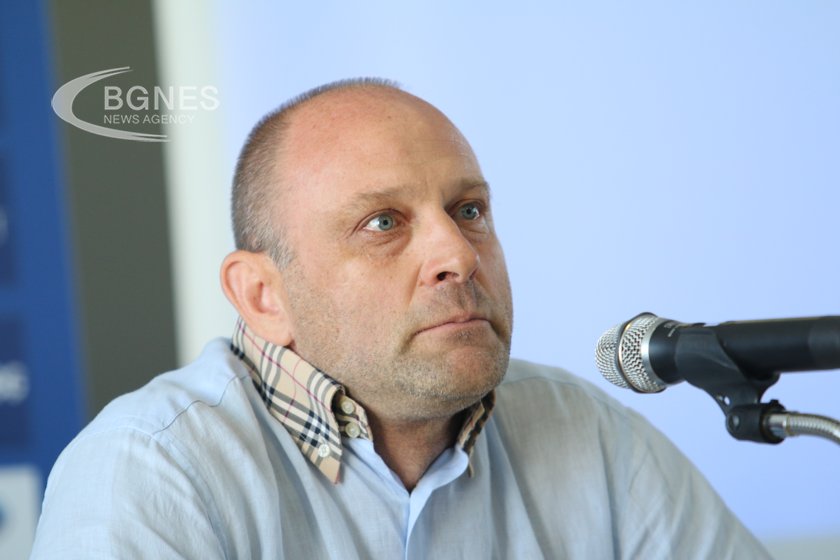 Папазов: Рано или късно ще дойде чужд инвеститор в Левски
