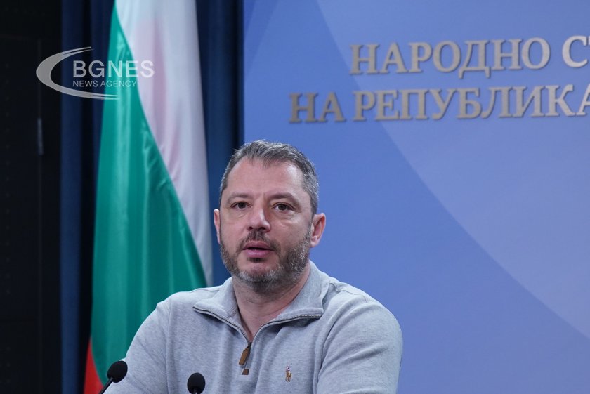 Добрев: Милиарди са платени на Путин от ПП