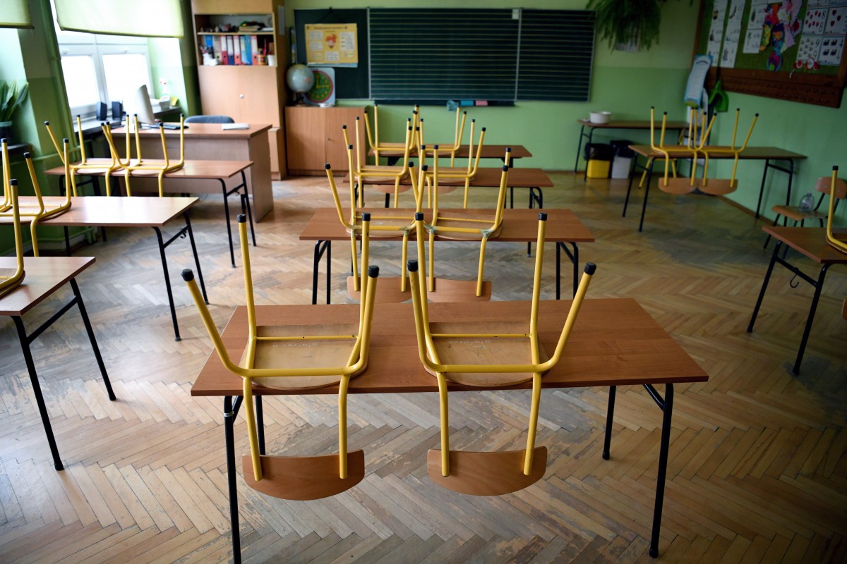 704 родители на деца от началния курс искат да продължи обучението онлайн