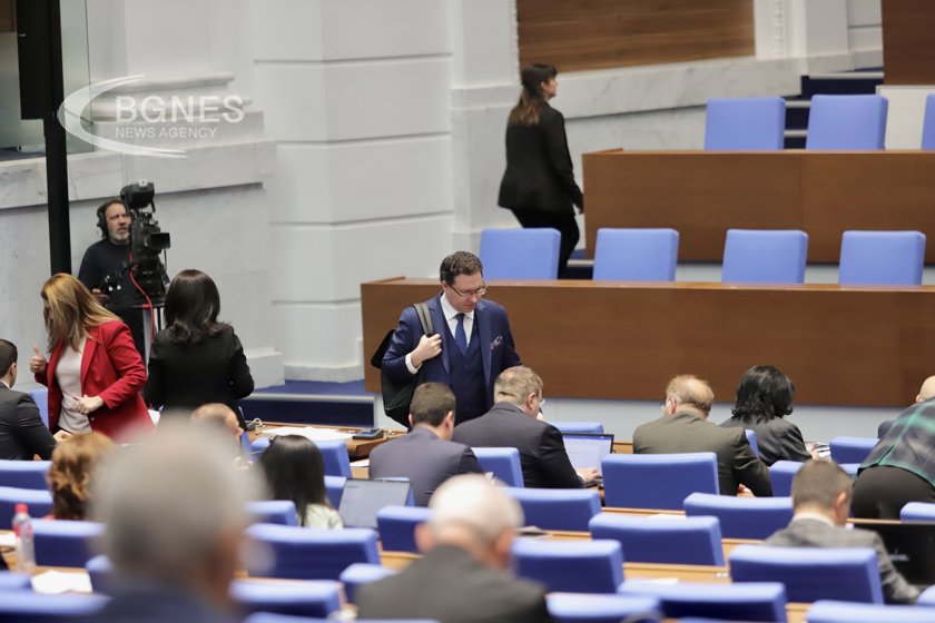 Заседанието на НС е напът да се провали