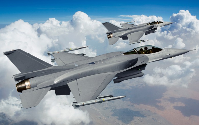 МО: Придобиването на нови 8 изтребителя F-16 е единствено в правомощията на НС