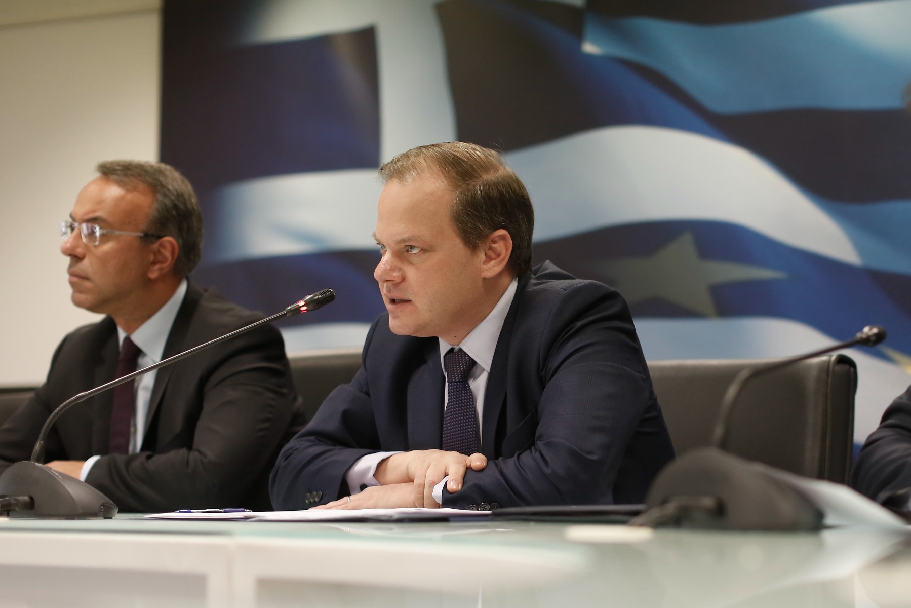 Напускането на Костас Караманлис