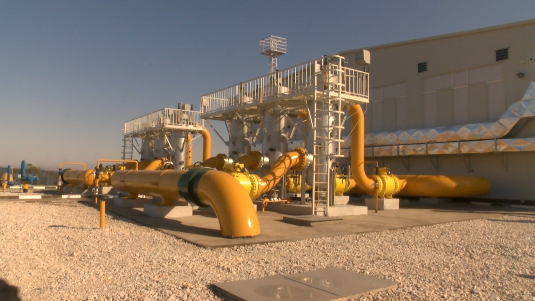 Политико: ЕК ще предложи таван на цените на руския газ в ЕС