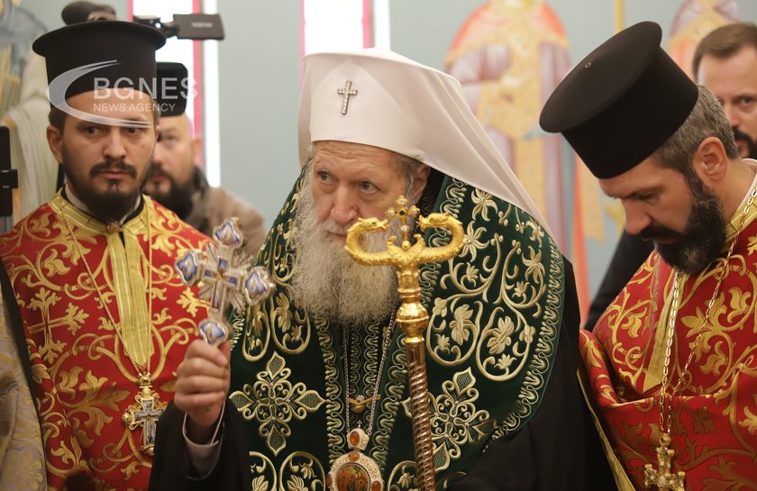 Патриарх Неофит: Нека молим Раждащия се Богомладенец за мир и благоволение между човеците по целия свят
