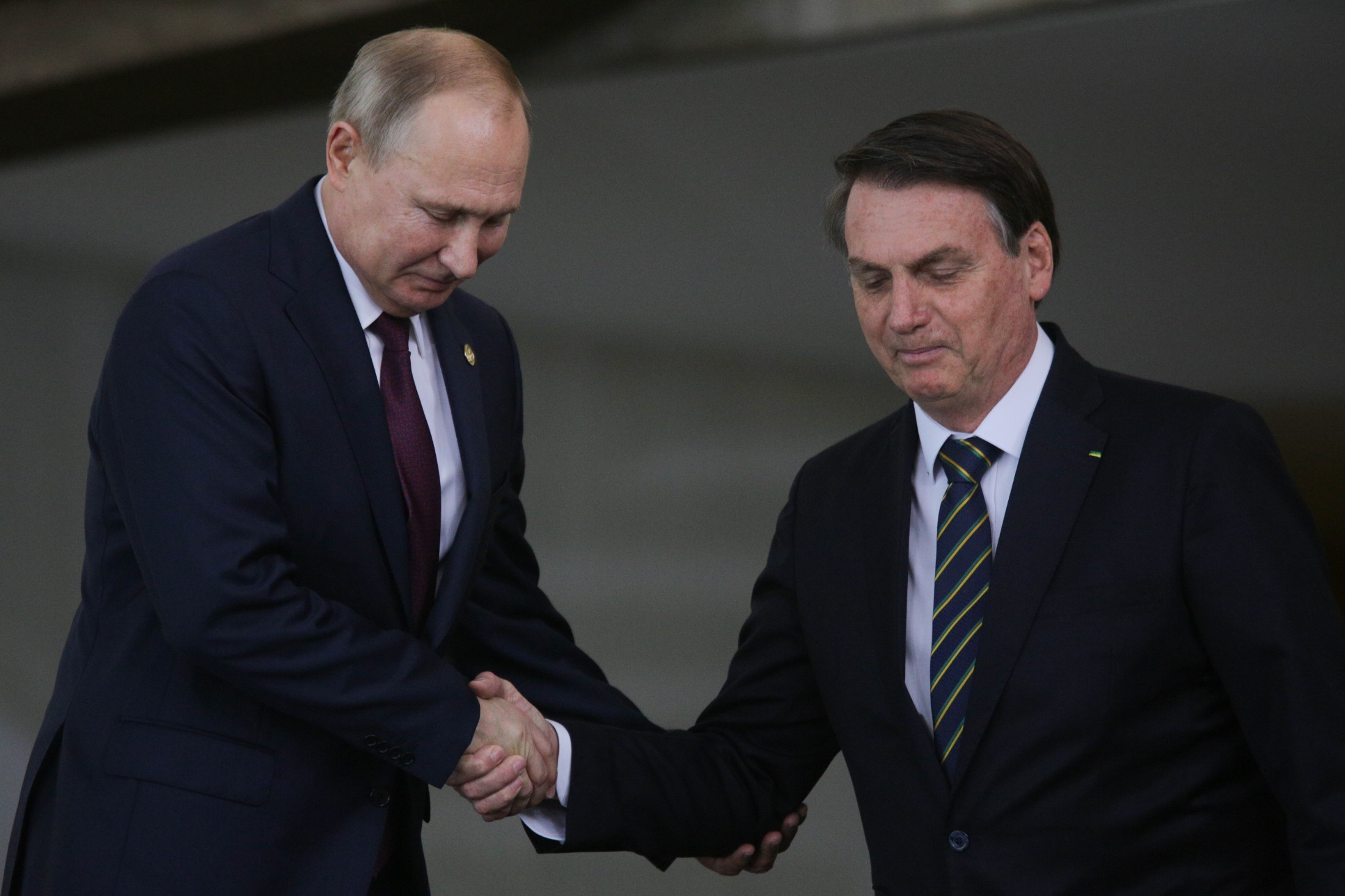 Болсонаро ще преговаря с Путин за ваксини