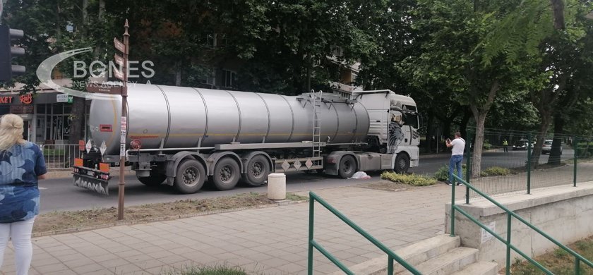 Влекач прегази руска гражданка на кръговото в Айтос