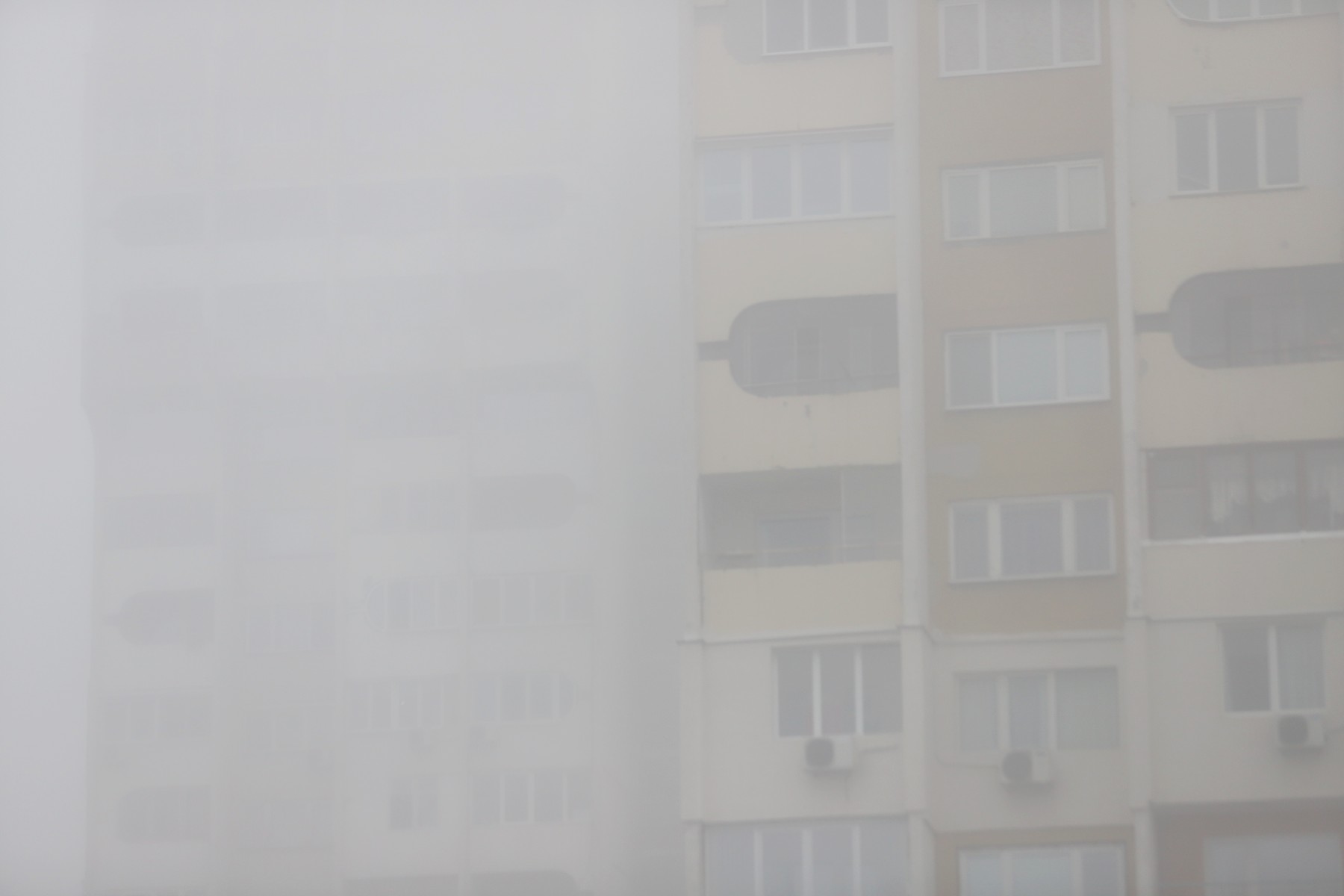 Мъгливо в равнините, температурите до 9 градуса