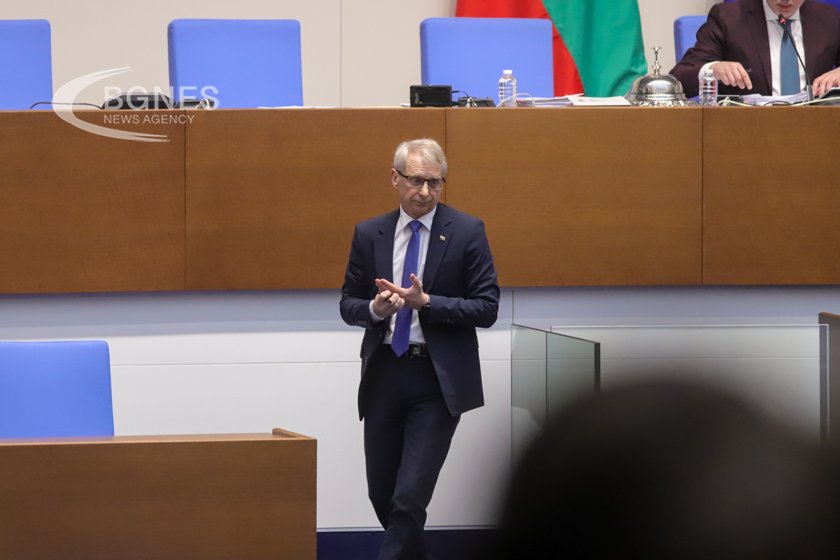 Премиерът и 11 министри на парламентарен контрол