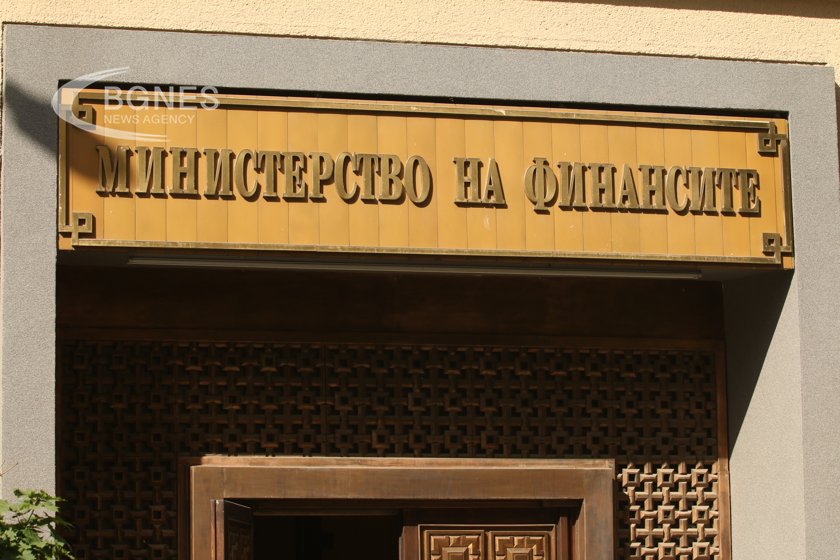 Четирима съветници подпомагат работата на Асен Василев