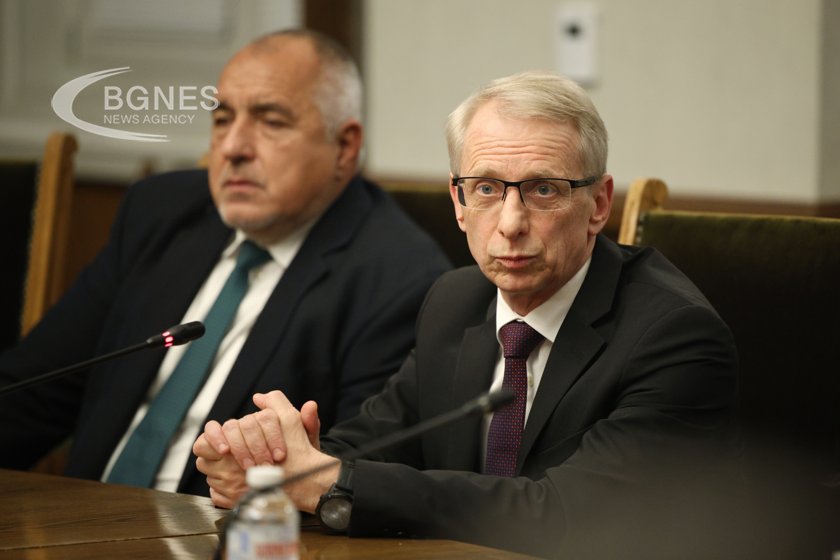 Премиерът Денков няма да лети за САЩ