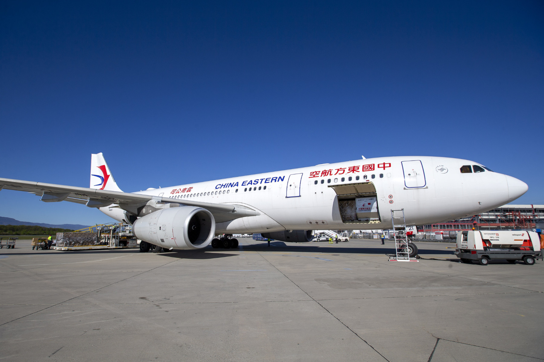 Boeing 737 на „China Eastern“ катастрофира в южен Китай