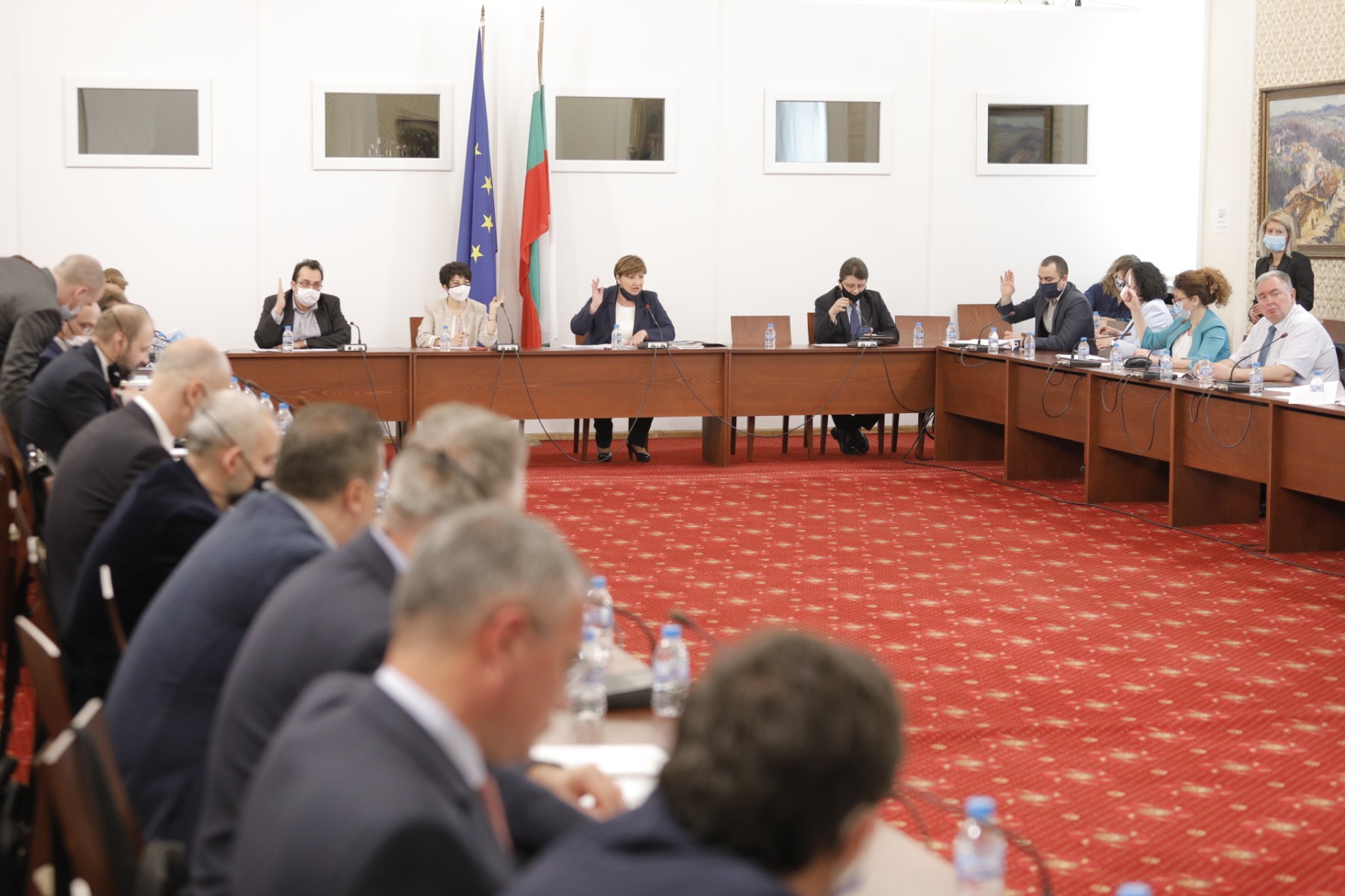 Правна комисия решава на второ четене за закриването на специализираното правосъдие