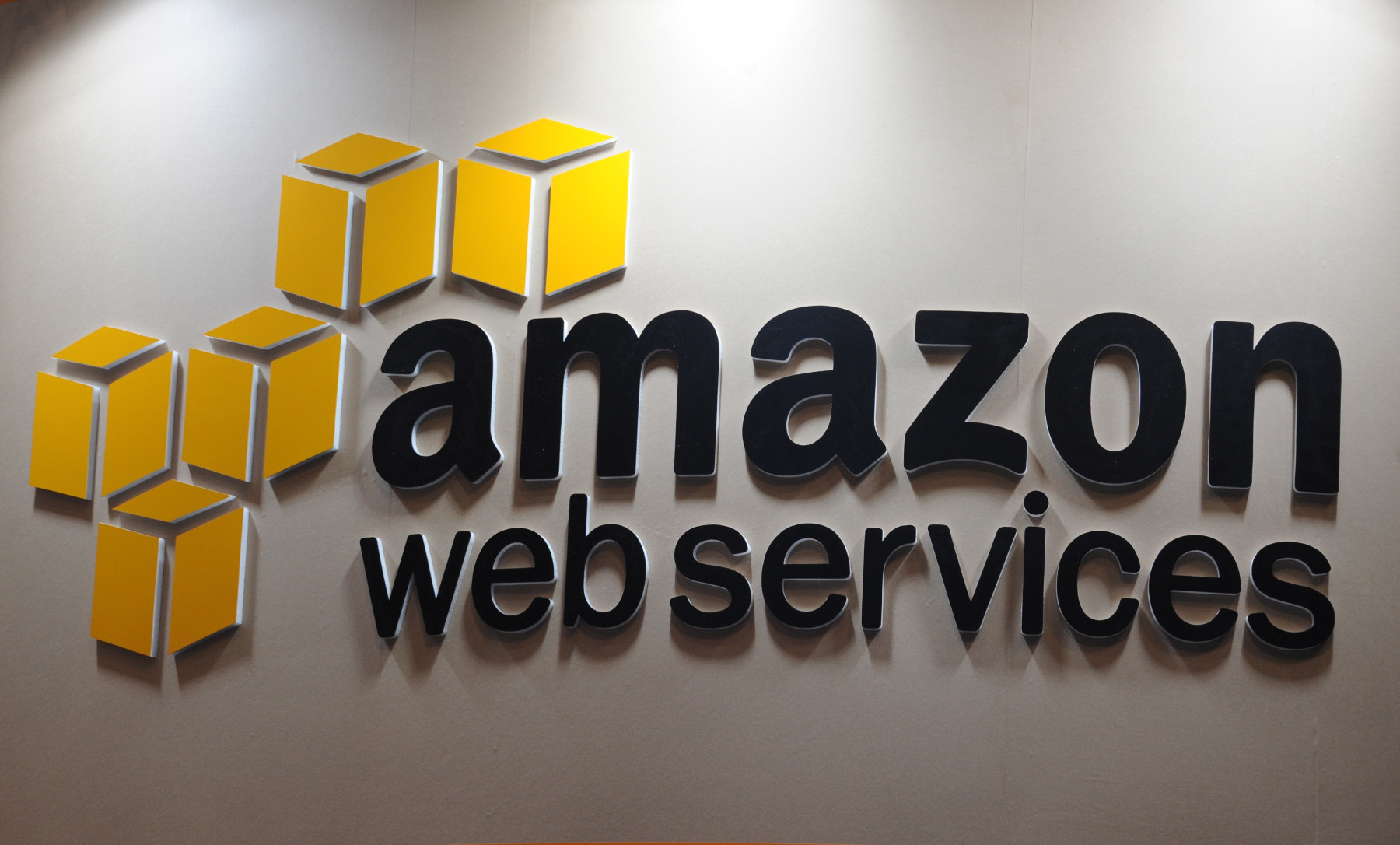 Amazon инвестира 5 млрд. долара в нов "облачен" регион