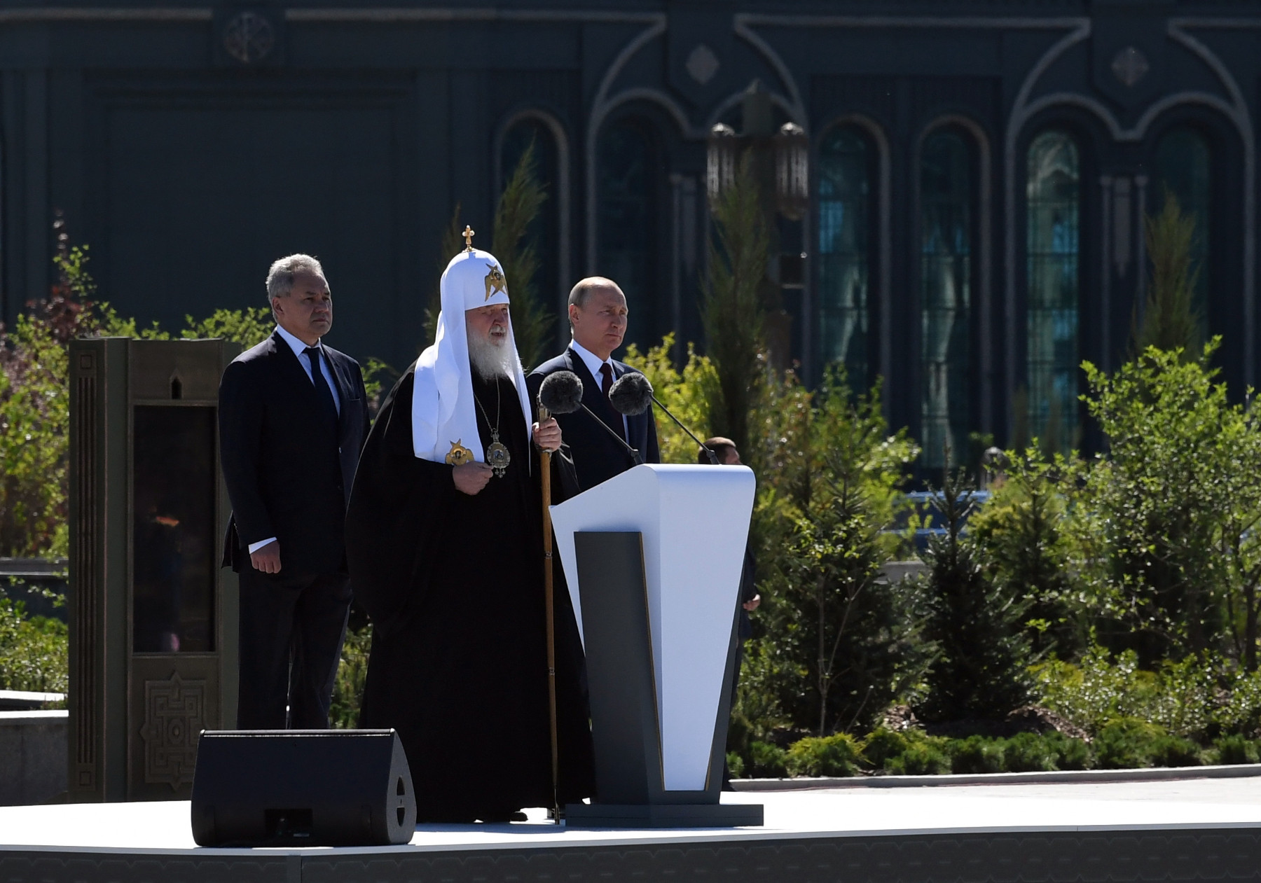 Патриарх Кирил плътно застана зад Путин