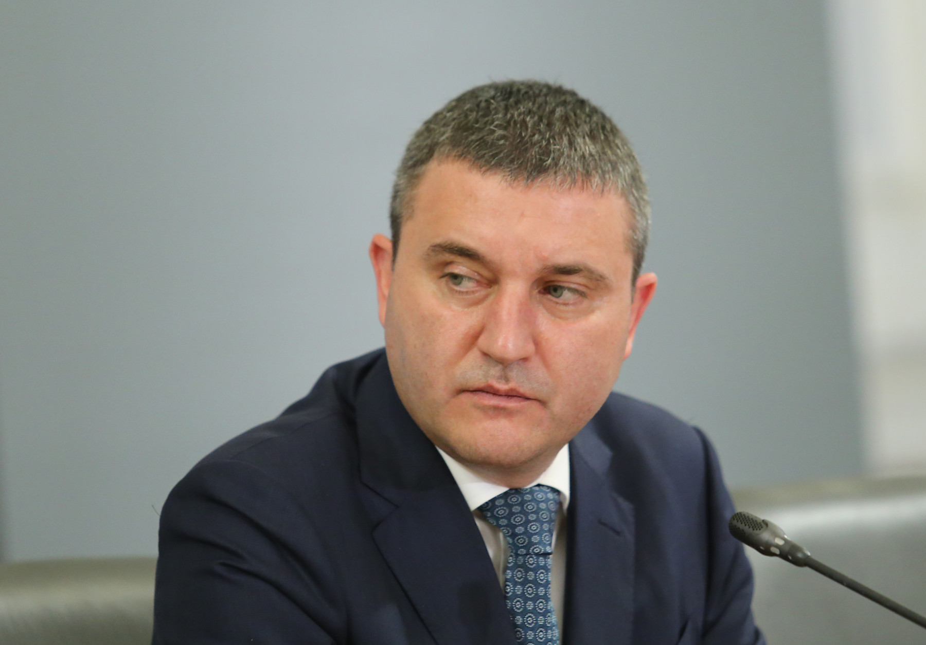 Горанов: В страната се изпълнява опасен социален експеримент