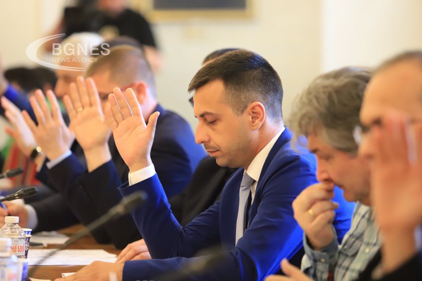 Бюджетна комисия гледа проектобюджета на Василев на второ четене