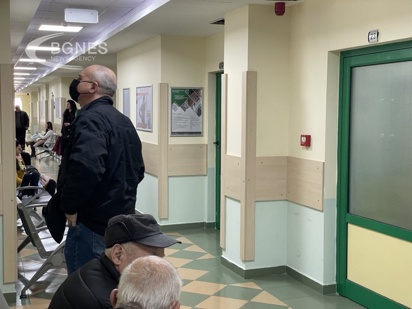 Пред грипна епидемия в Бургас и Плевен, щабове решават днес