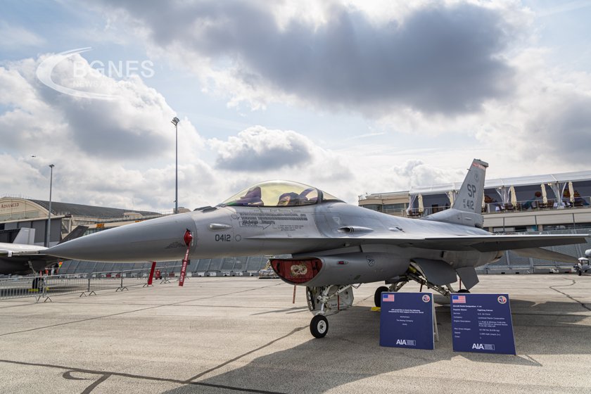 Дания започна да обучава украински пилоти на изтребители F-16