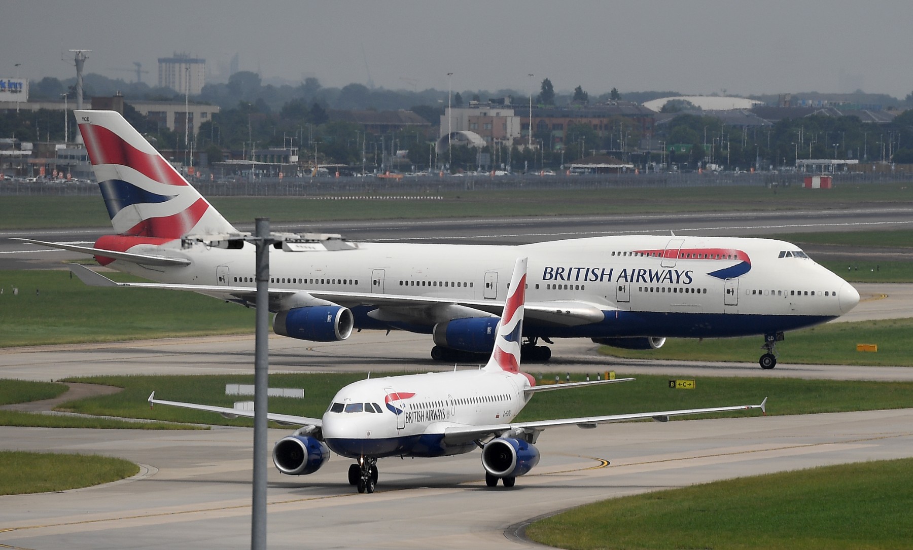 British Airways отменя десетки полети преди Великден