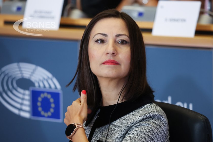 Илиана Иванова: Промените в конституцията на РСМ трябва да се случат