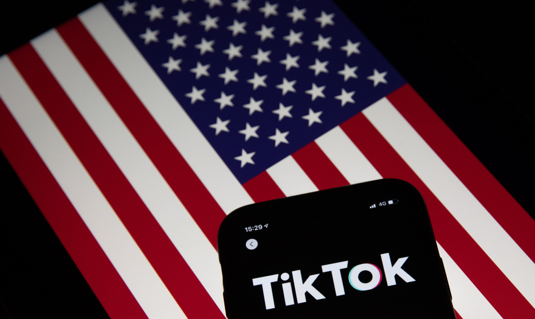 Шокиращо изследване: ТikTok рекламира секс, наркотици и алкохол на малолетни
