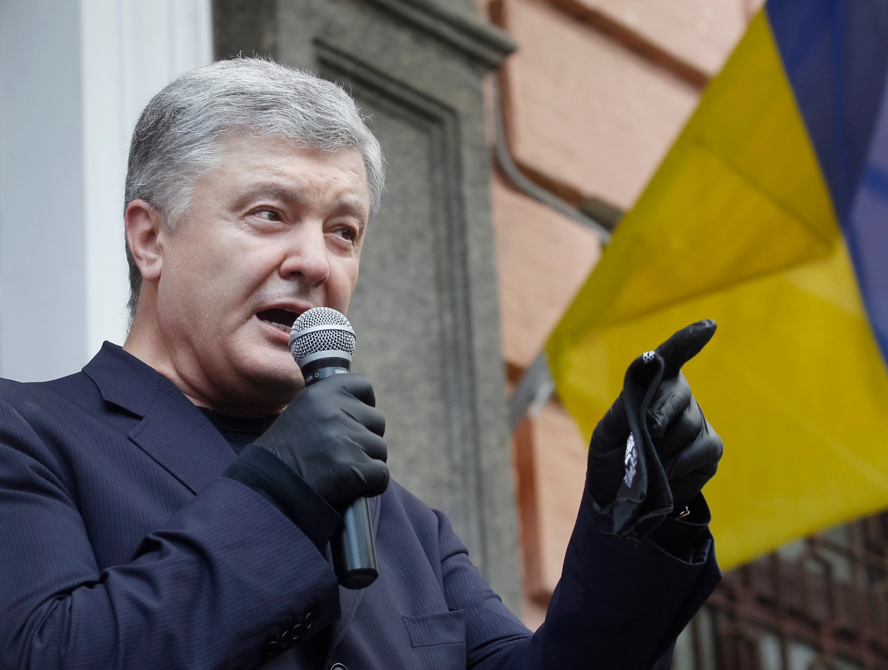 Порошенко разследван за държавна измяна
