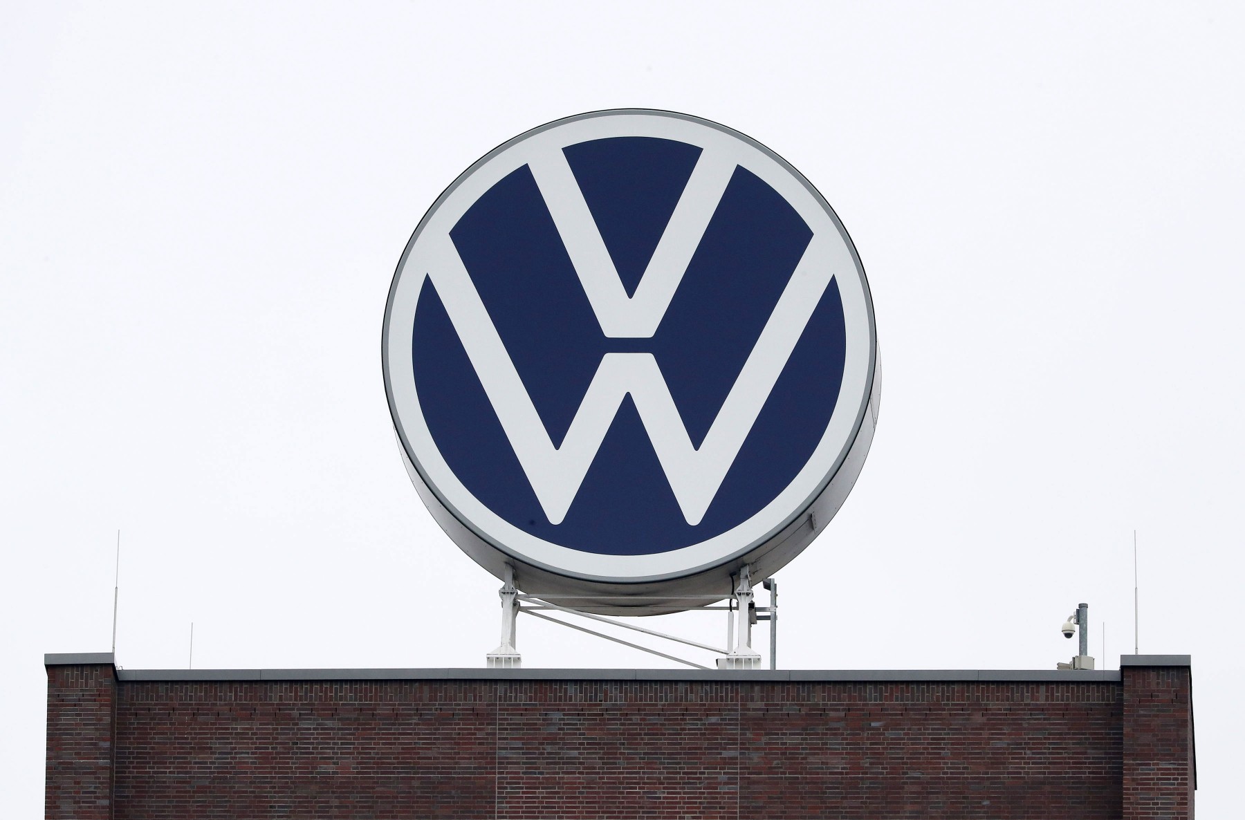 „Volkswagen“ обмисля ограничаване на производството в Европа заради кризата с доставките на газ