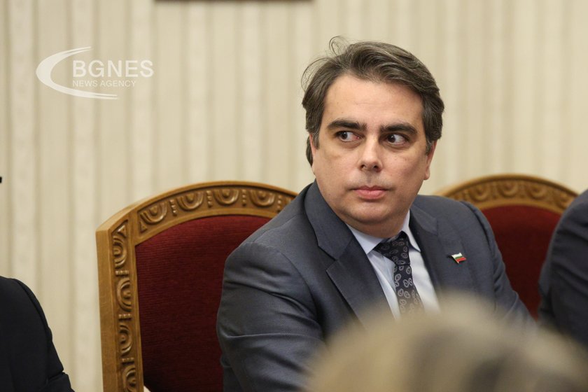 Василев: Има поне две големи грешки в план-сметката на кабинета