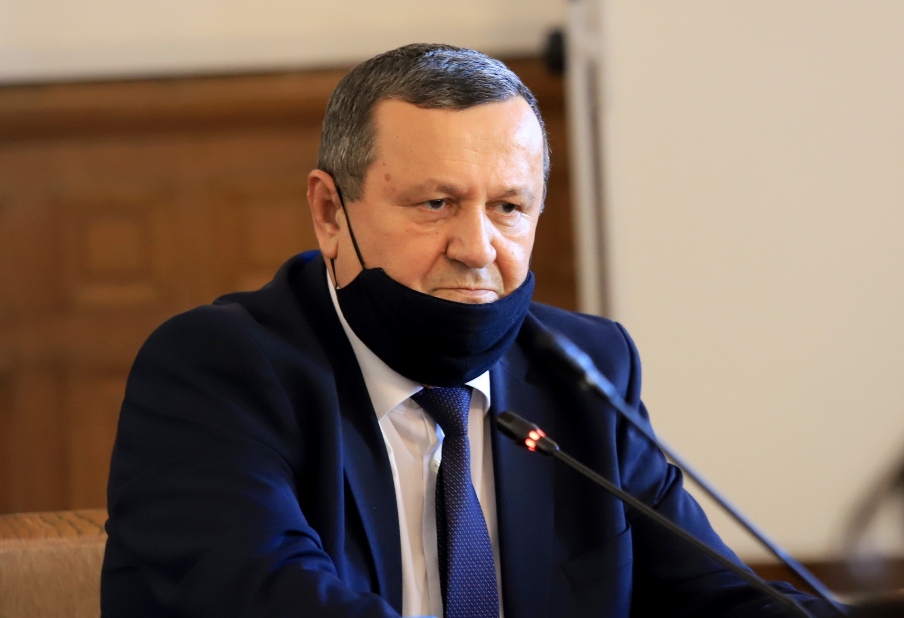 Адемов: Антикризисните мерки у нас много закъсняват