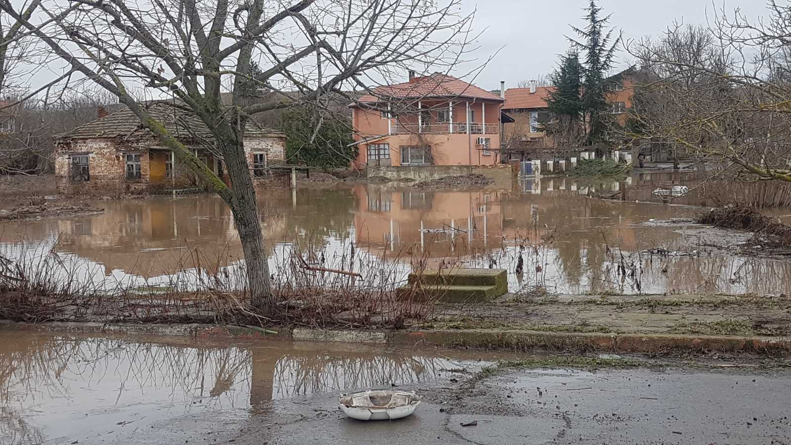 Продължава бедственото положение в Карлово