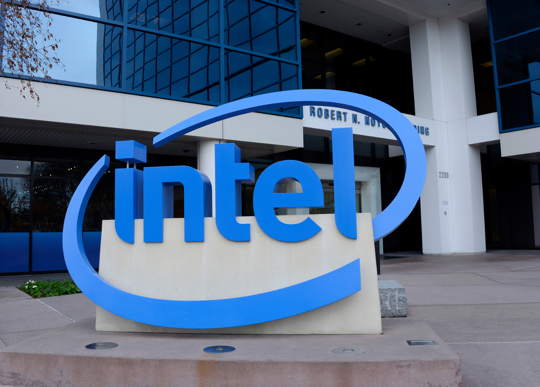 IT-гигантът Intel отчете загуби от близо 1,3 млрд. долара