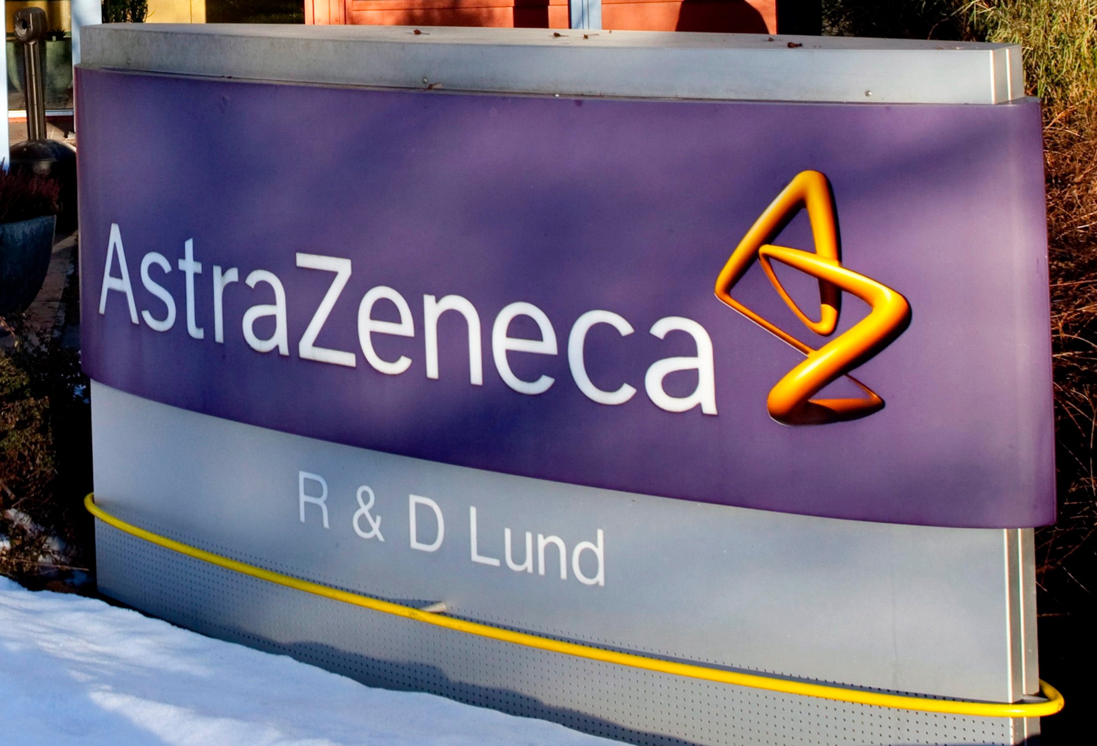 AstraZeneca обяви недостиг в планираната доставка на ваксини за ЕС