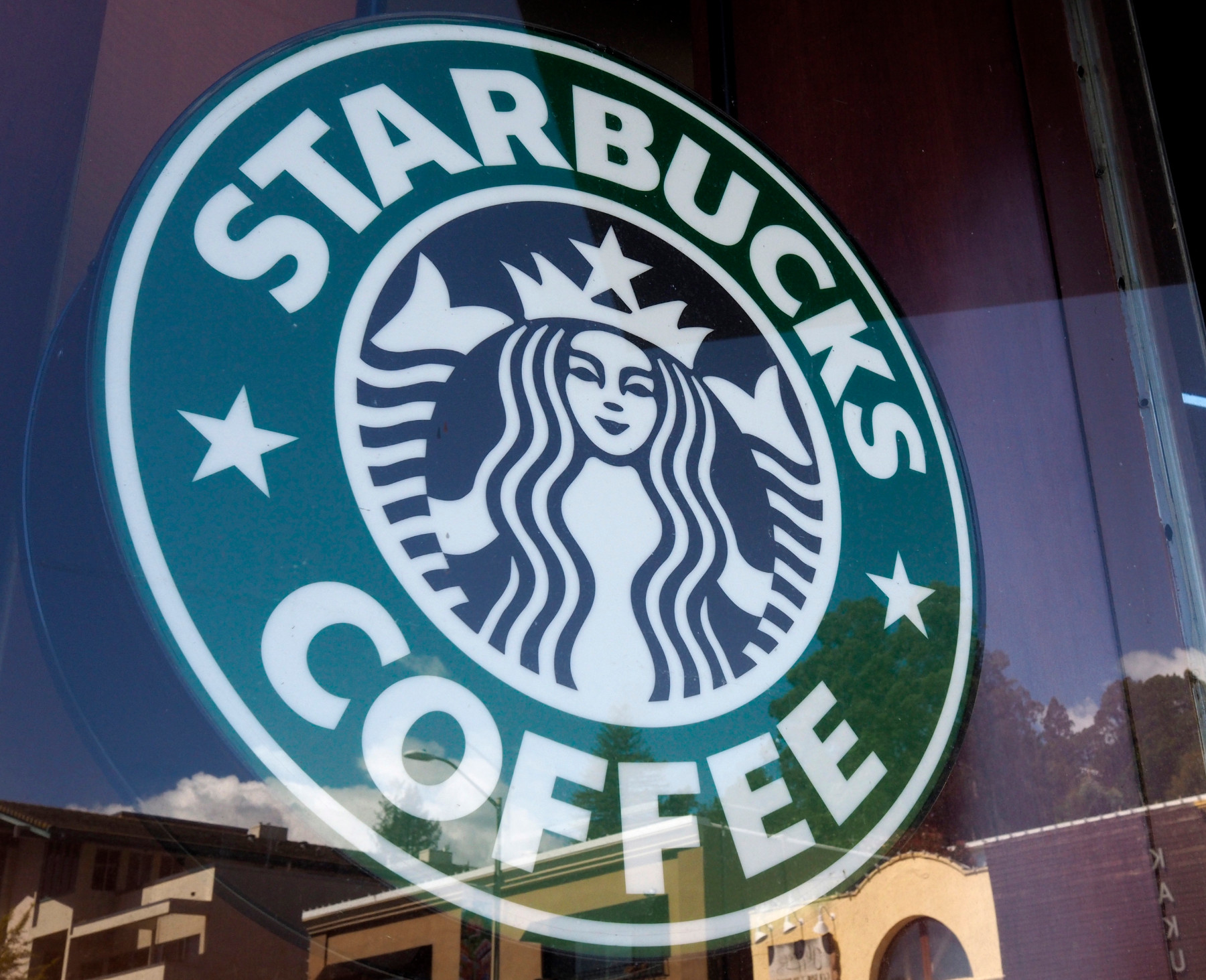 Starbucks обмисля да напусне Фейсбук