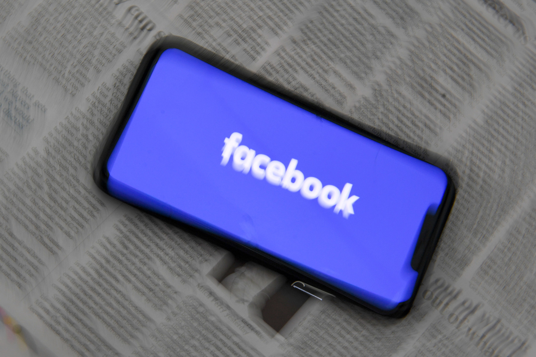 Facebook е позволявал на политици да нарушават правилата за публикуване на новини