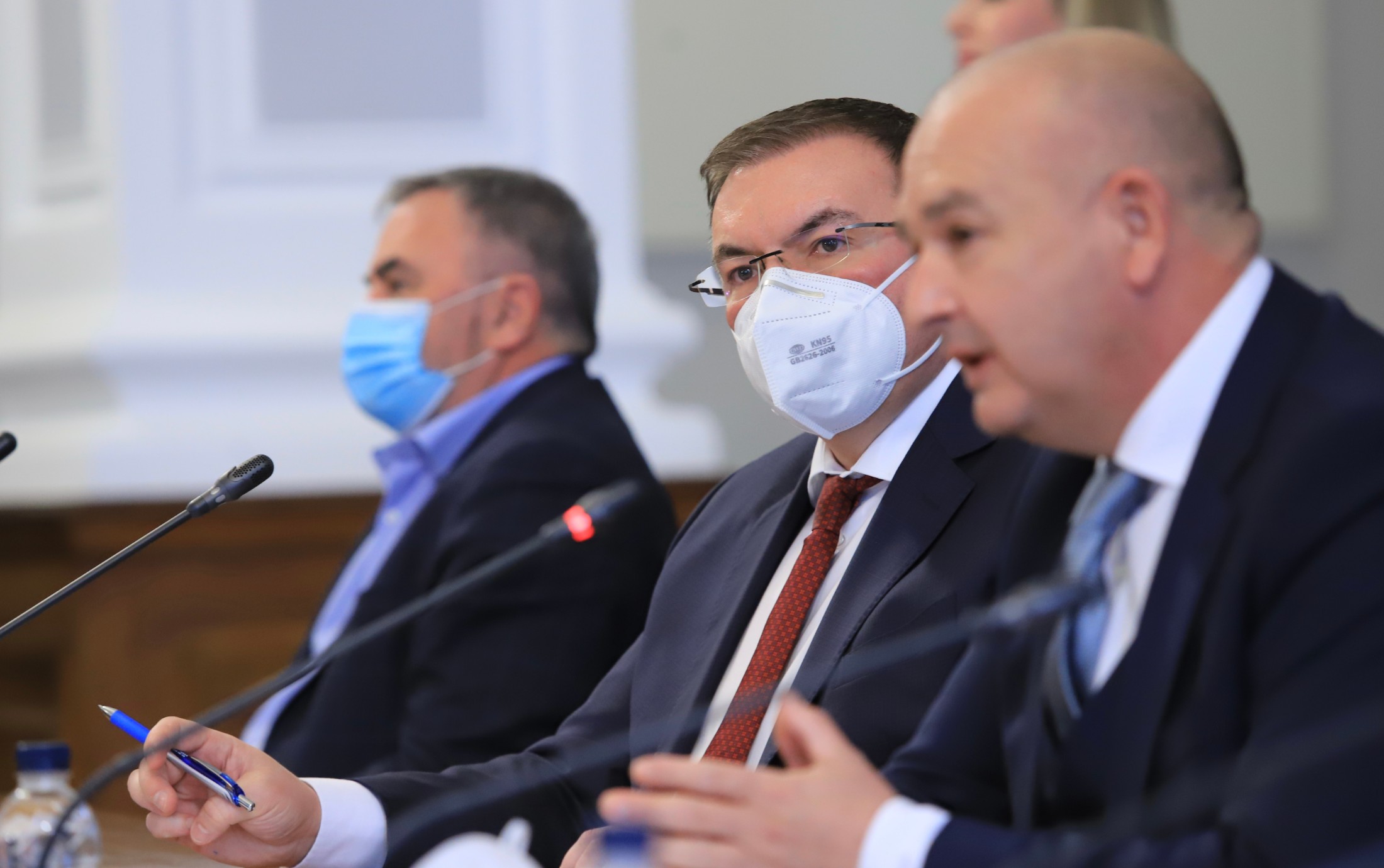 Властите обявиха 10-дневно затваряне заради COVID-19